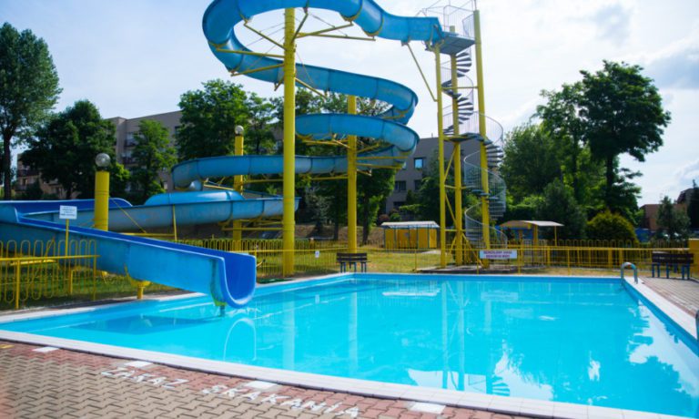 Zjezdzalnia basen mosir rolna