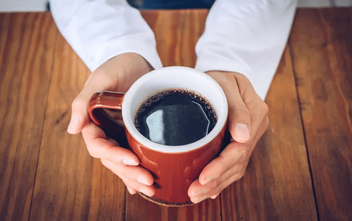 Nowe badanie sugeruje kolejna korzysc zdrowotna plynaca z picia kawy