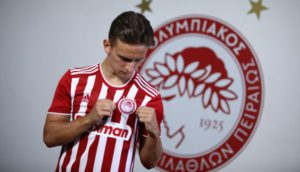 Michal Karbownik wypozyczony z Brighton do Olympiakosu Pireus