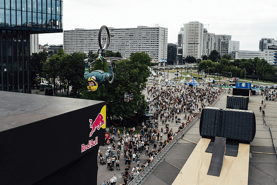 Rowerowy PŚ w Katowicach. Trwają zawody Red Bull Roof Ride Silesion.PL