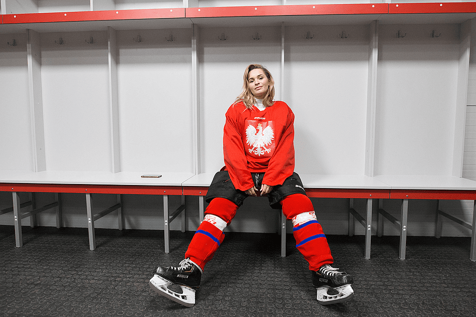 Znana piosenkarka Ewelina Lisowska trenowala z hokejowa reprezentacja Polski kobiet 01