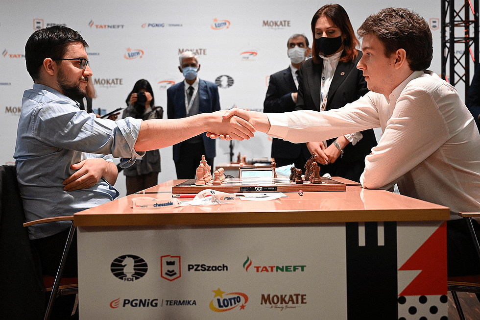 Maxime Vachier Lagrave i Jan Krzysztof Duda podczas mistrzostw świata w szachach błyskawicznych/Warszawa 2021