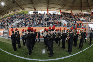 Orkiestra Gornicza zagra podczas meczu Zaglebia Lubin z Lechem poznan