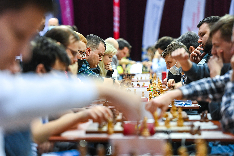 Zawodnicy rozpoczeli dwudniowa rywalizacje w Mistrzostwach Europy w szachach szybkich Katowice 2021