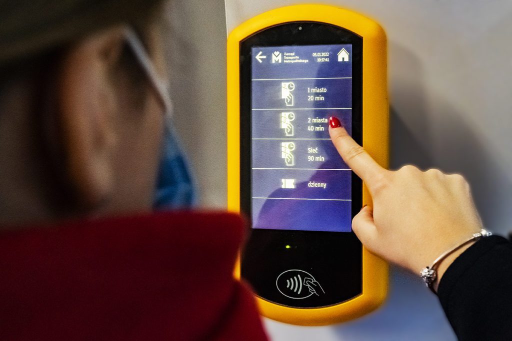 METROPOLIA Nowe kasowniki i automaty biletowe przetestowane
