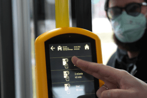 Metropolia wprowadza nowe kasowniki i automaty biletowe 2022 01
