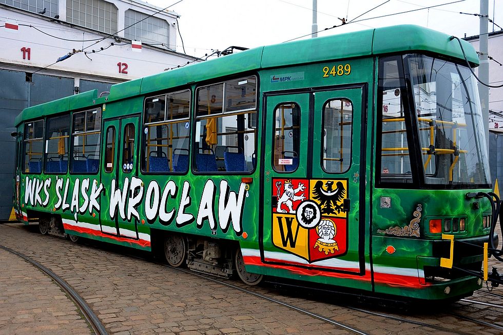 Wyjatkowy tramwaj kibicow Slaska Wroclaw