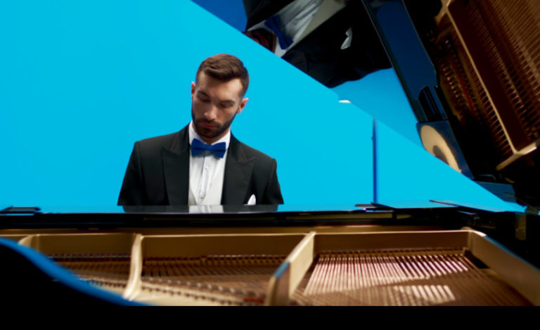 Mozesz grac tak jak lubisz. Betcris debiutuje w TV pianino