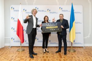 Na zdjeciu prezesa klubu Dariusza Mioduskiego prezes Fundacji Legii Anny Mioduskiej oraz ambasadora Ukrainy w Rzeczypospolitej Polskiej Andrija Deszczycia foto mkostrzewa legiacom