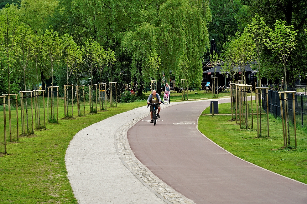 Nowa droga rowerowa w rejonie Doliny Trzech Stawow fot. Dariusz Czapla 2022