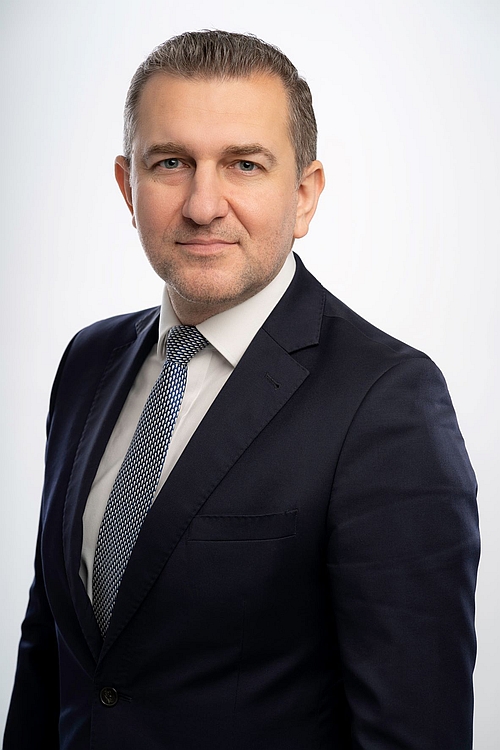 Marcin Purgal - Senior Director, Investment w Avison Young.