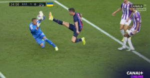 Pierwszy gol Roberta Lewandowskiego na Camp Nou w meczu FC Barcelona - Valladolid.
