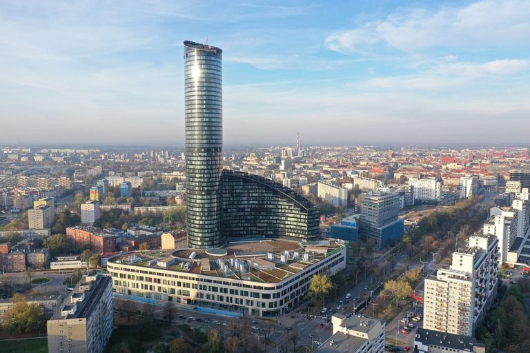 Sky Tower fot. Avison Young 2022