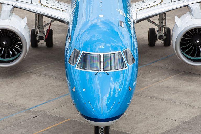 KLM Embraer 195 E2 photo 2
