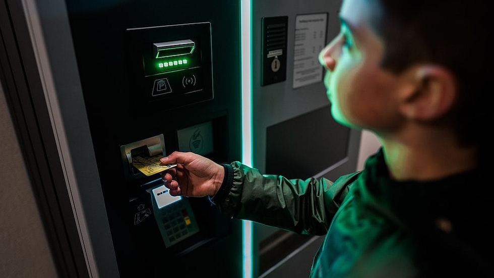 Jak korzystac z nowych bitomatow ATM Egera ktore pojawily sie na katowickich ulicach