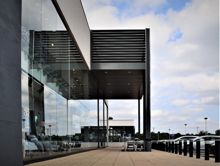 Parki handlowe ida po swoje fot. Walter Herz