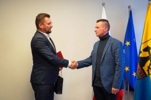 Postawy pogratulowal Marcin Krupa