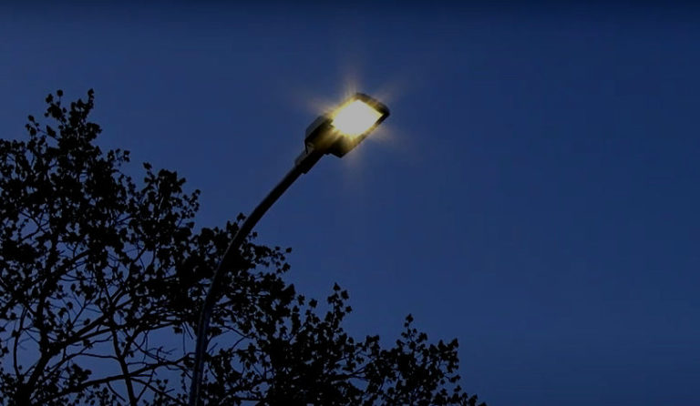 LEDowe latarnie z budzetu obywatelskiego rozswietlaja Katowice