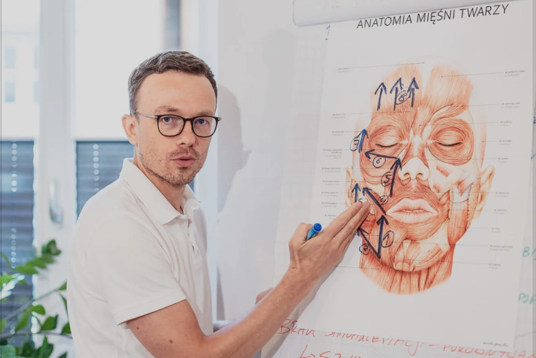 Witold Pyrkosz specjalista terapii manualnych twarzy