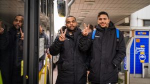 Gwiazdy swiatowej pilki recznej jezdza autobusami PKM Katowice fot. 1