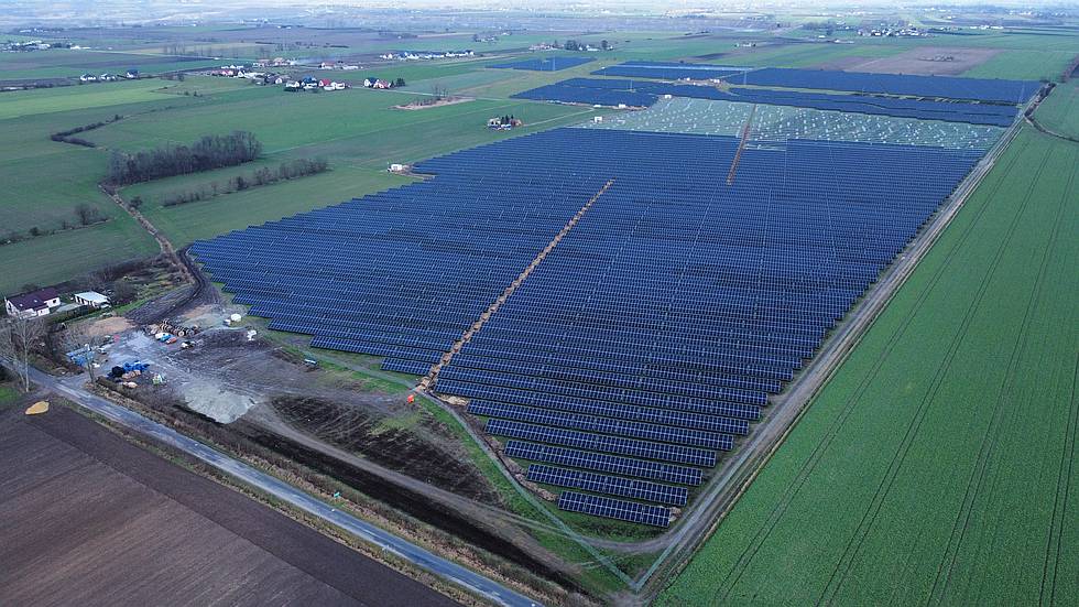 OZE Konsorcjum 3 Bankow i PFR wspieraja budowe pierwszej wielkoskalowej farmy solarno wiatrowej w Polsce o mocy ponad 200 MW