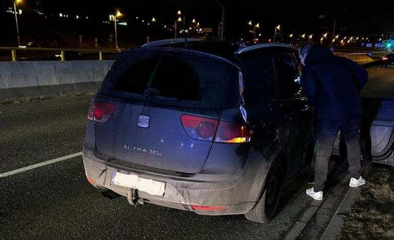 Rozpoznal swoj skradziony samochod pomimo zmienionych tablic rejestracyjnych.