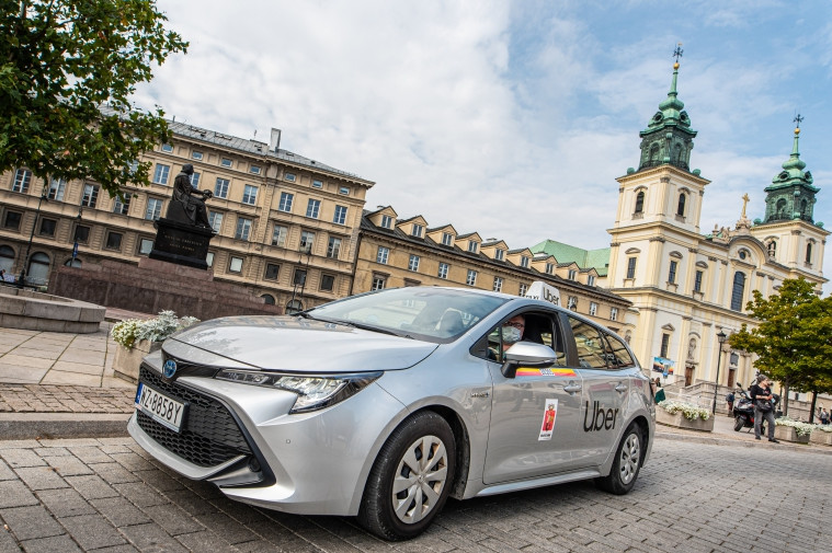 Uber Poland przekaze 250 000 zl na zakup karetek w Ukrainie
