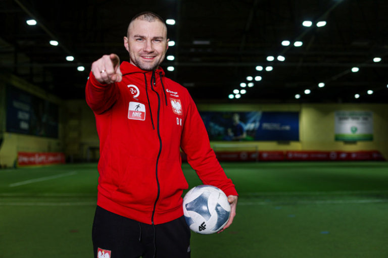 Debiut selekcjonera Dymtro Kameko i kilku zawodnikow. Ampfutbolisci zagraja z Wlochami