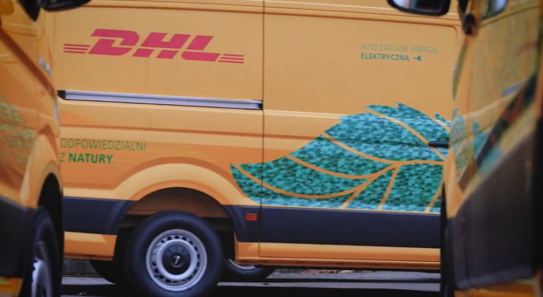 Zeroemisyjne uslugi kurierskie DHL Parcel inwestuje w kolejne elektryki