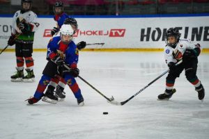 Rozpoczely sie rozgrywki hokejowe Jantor Cup1