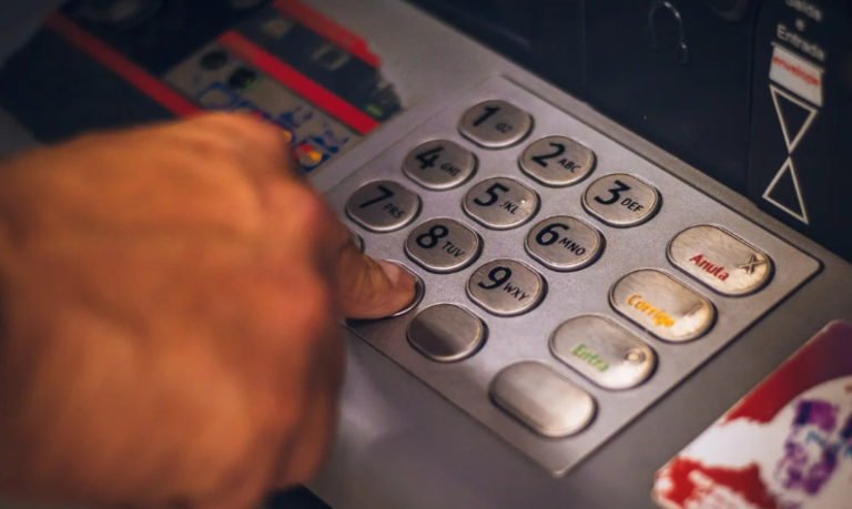 Pożyczamy coraz więcej – czy Polacy są bogatsi