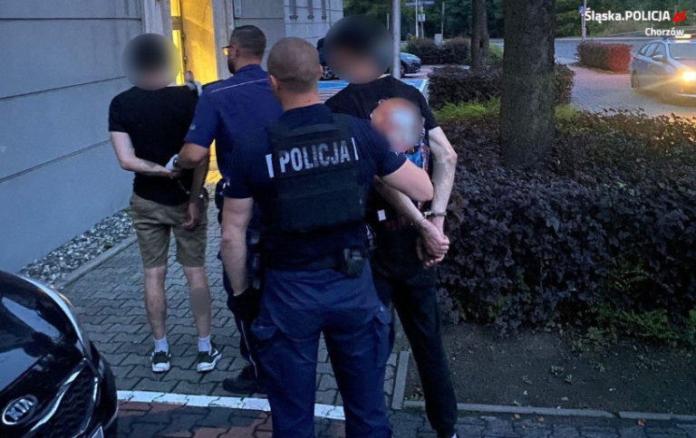 Policja z Chorzowa zatrzymała braci sprawców rozboju i pobicia