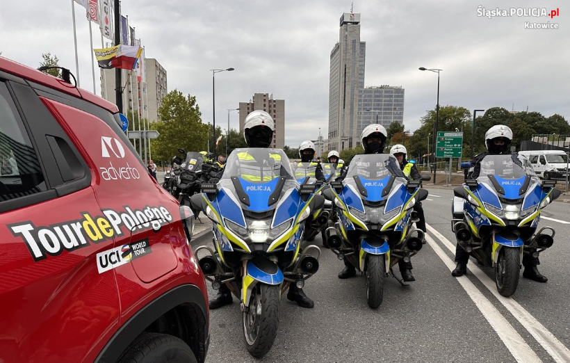 Policjanci zabezpieczali VI etap 80. Tour de Pologne w Katowicach fot Śląska Policja