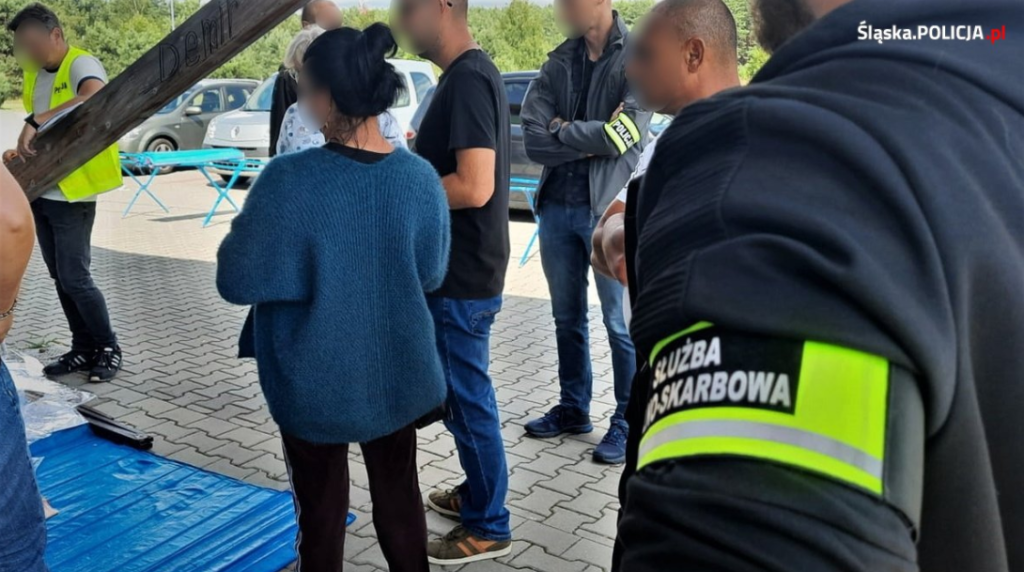 Śląscy policjanci przejeli podrobki odzieży światowych marek