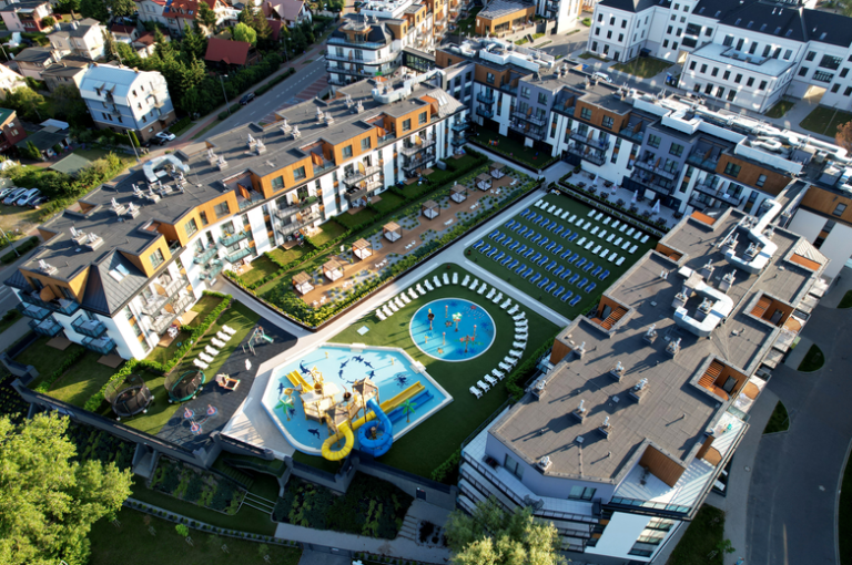 Wypoczywać i zarabiać – oto wybór części Polaków