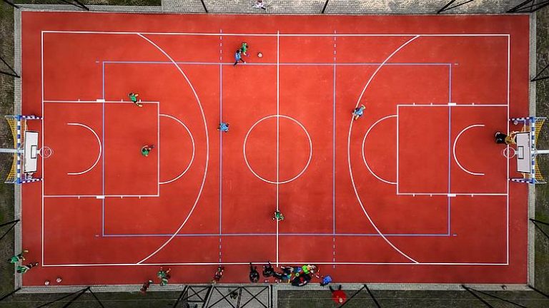 plac do gry w piłkę nożną przy ul. Kossak-Szczuckiej w Katowicach - boisko wielofunkcyjne Fot. KAW G. Bargieła