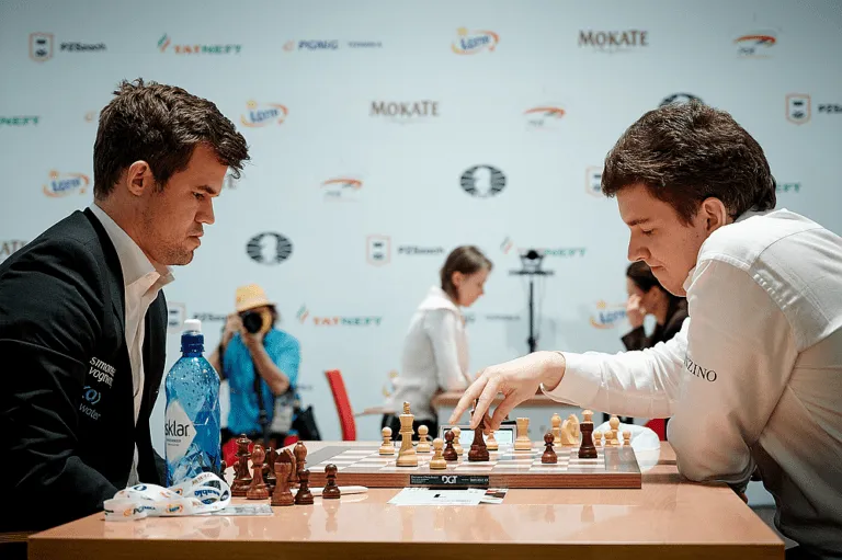 MŚ Szachy Warszawa Magnus Carlsen vs Jan Krzysztof Duda fot. Rafal Oleksiewicz