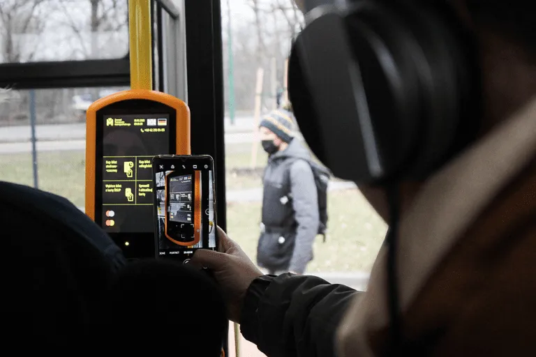 Metropolia wprowadza nowe kasowniki i automaty biletowe 2022