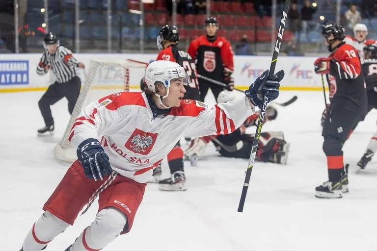 Reprezentacja Polski przegrala z Japonia w hokejowych Mistrzostwach Swiata U20
