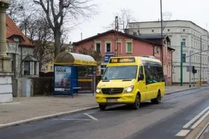 Badania i ciasto na pokladach minibusow Zarzadu Transportu Metropolitalnego 706