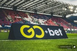 GO+BET pozostaje oficjalnym sponsorem Wisły Kraków na sezon 2023 2024 baner