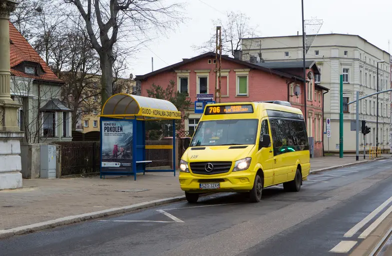 Podobnej Wielkosci Pojazdy Kursuja Juz M.in . W Zabrzu