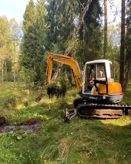 Prace Koparki Zasypywanie Rowu Melioracyjnego