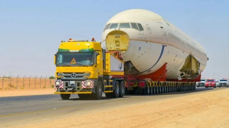 Transport Specjalny Boeing 777 CEVA Almajdouie Logistics 2