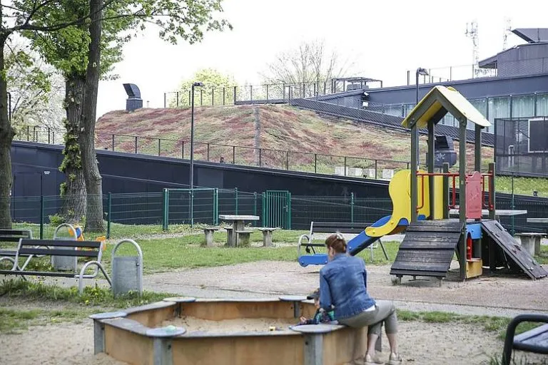 Plac Zabaw Przy MDK Dab W Katowicach Przejdzie Gruntowna Modernizacje Fot. KAW