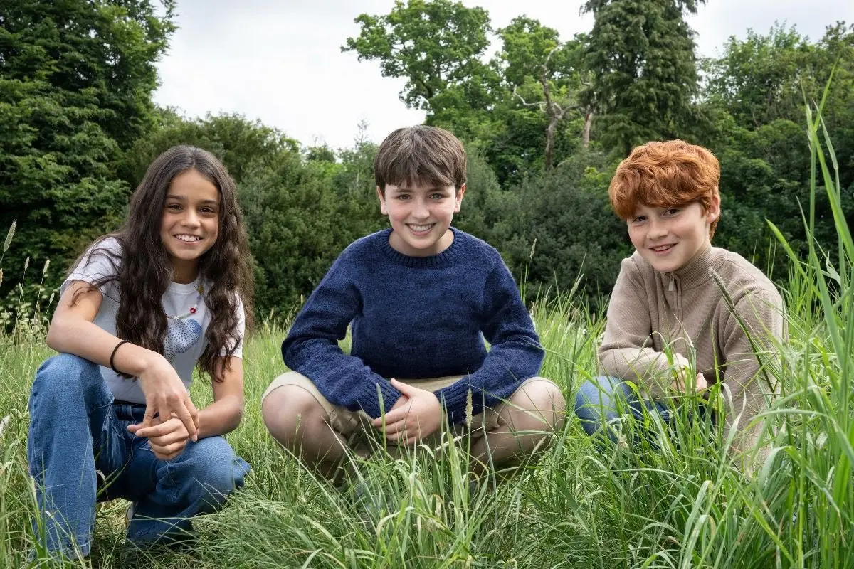 Aktorzy Serialu HBO Harry Potter Od Lewej Arabella Stanton Jako Hermione Granger Dominic McLaughlin Jako Harry Potter I Alastair Stout Jako Ron Weasle