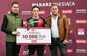 Pomocnik GKS U Tychy Pilkarzem Miesiaca Betclic 1. Ligi. Dzieki Nagrodzie Hospicjum Otrzyma Wsparcie Finansowe