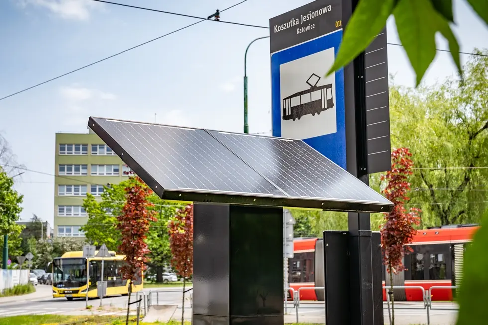 Solarny biletomat w katowickiej dzielnicy Koszutka przy ulicy Jesionowej