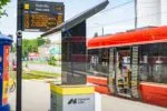 Solarny biletomat w katowickiej dzielnicy Koszutka przy ulicy Jesionowej