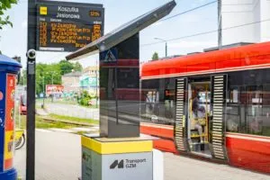 Solarny biletomat w katowickiej dzielnicy Koszutka przy ulicy Jesionowej